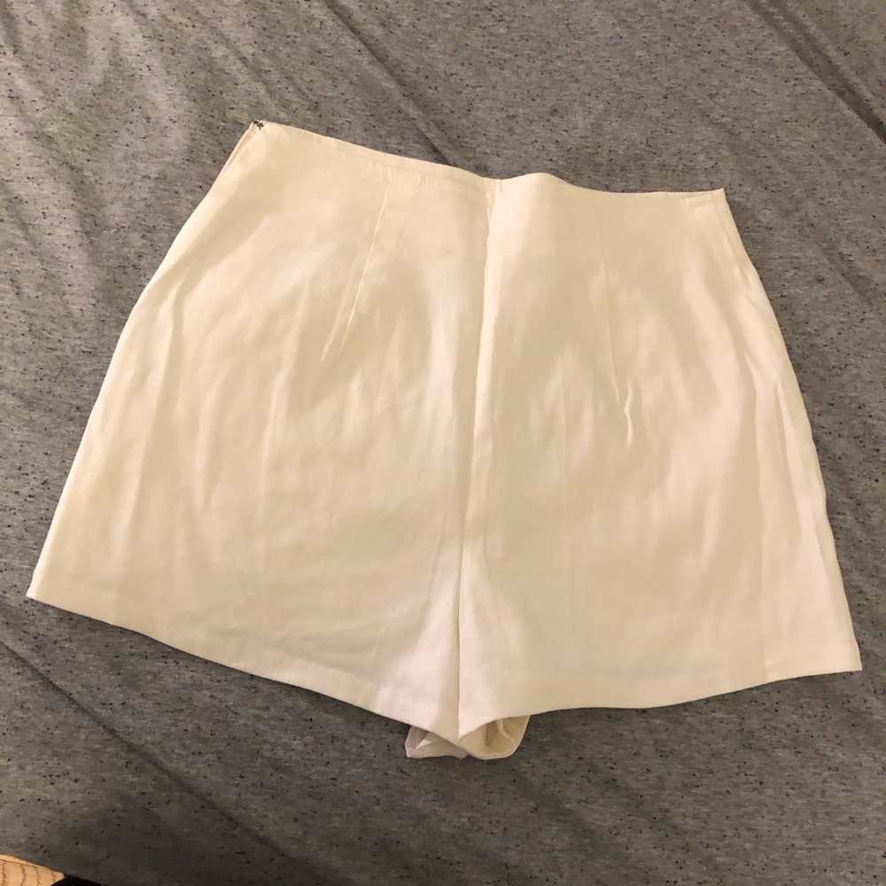 NWOT Off White Linen Shorts